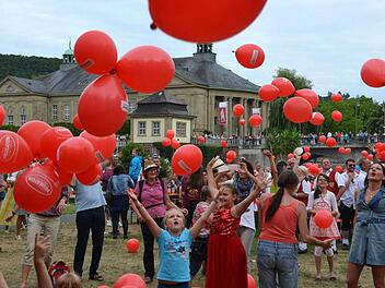 Geschafft! 999 Luftbalons gingen bei der Stadtwette in die Luft. Foto: Peter Rauch
