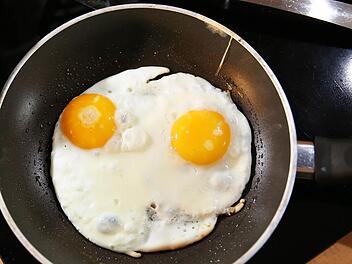 Beim Kochen in Michelau eingeschlafen: Pfanne brennt Symbolbild: dpa