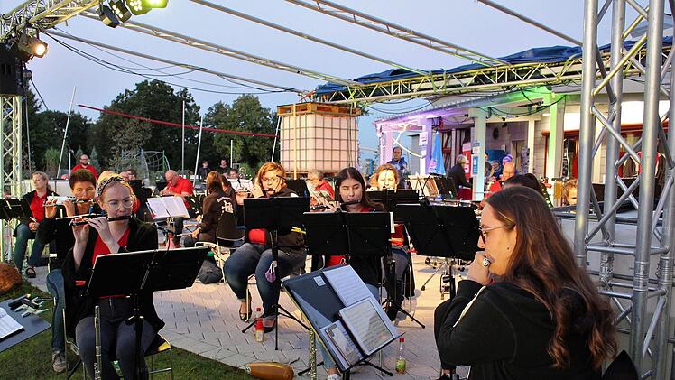 Die Flötenspieler des Spielmannszugs Foto: Evi Seeger