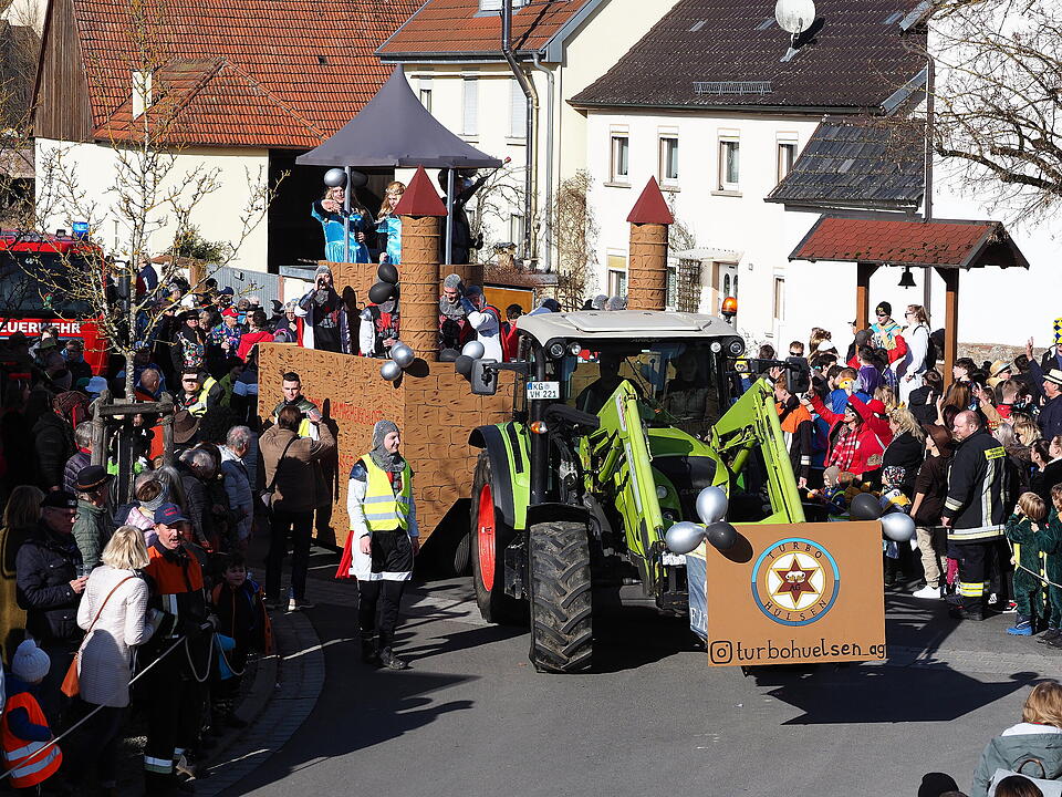 Buntes Faschingstreiben lockte tausende Besucher an.