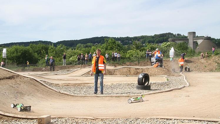 Die Streckenposten hatten immer ein wachsames Auge auf die kleinen Fahrzeuge