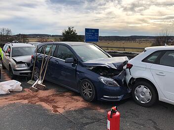 Mehrere Autos fuhren auf der A3 bei H&ouml;chstadt in einander. Foto: News5