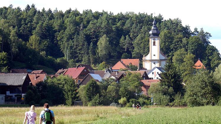 Wandern in der Fränkischen Schweiz bei Nankendorf Foto: Reinhard Löwisch
