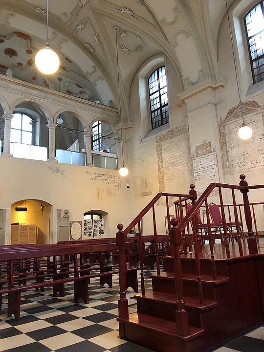 Innerhalb einer Synagoge im jüdischen Viertel