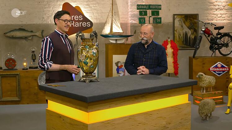 Horst Lichter mag seinen Job. Was ihn begeistert: "Dass es immer wieder etwas gibt bei Kunstwerken jeglicher Art, was man so noch nicht gesehen hat." Experte Colmar Schulte-Goltz stimmt seinem Kollegen angesichts dieser edlen XL-Vase zu.