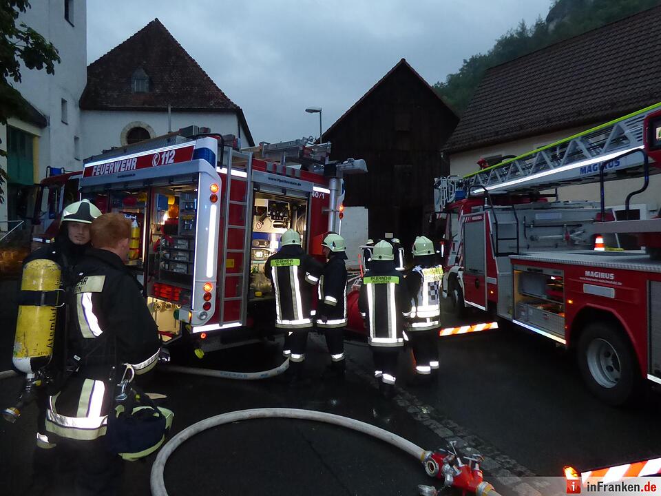Feuer in Tüchersfeld: Auto in Flammen, Garage brennt aus