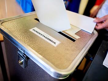 Für manche Parteien waren die ersten Wahlergebnisse in der Hochrechnung nicht optimal. Foto: Symbolbild: Hauke-Christian Dittrich/dpa
