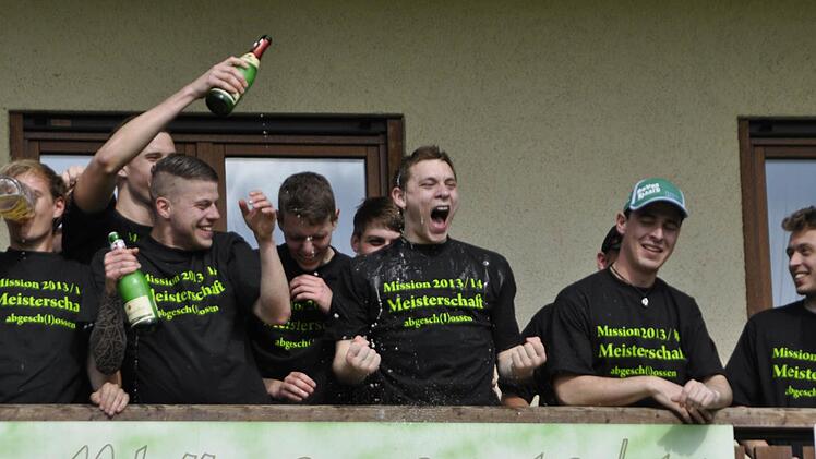 Gut gespielt und den Titelgewinn in der A-Klasse Rhön 2 mindestens so gut gefeiert hat die SpVgg Haard.