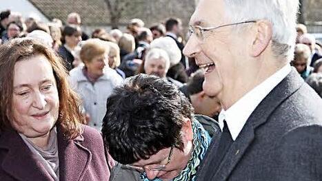 Andreas Röckelein nimmt ein Bad in der Menge.  Foto: Erlwein