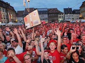 Der Maxplatz war gut gefüllt, obwohl hier das dritte Finalspiel nicht übertragen worden war. Foto: Matthias Hoch