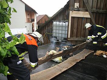 Ein Blitz hat in die Scheune am Langenbühl eingeschlagen, doch der Vater des Besitzers entdeckte den Qualm frühzeitig und verhinderte Schlimmeres. Foto: Sonja Adam