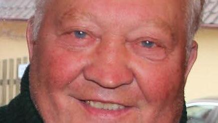 Auf Zack: Mit seinen strahlend-blauen Augen erzählt Heinrich Neubauer den Gästen auch heute noch gern Geschichten.