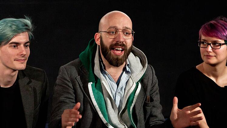 Komponist Golo Schultz, Regisseur Jakob Lass und die aus Coburg stammende Produzentin Ines Schiller (von links) stellten ihren Spielfilm "Love Steaks" im "Utopolis" vor. Foto: Jochen Berger