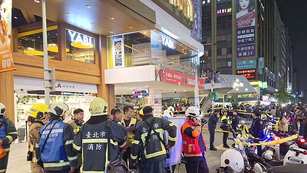 Mann greift Menschen in Taipeh an