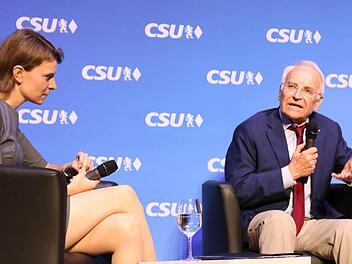 Emmi Zeulner im Gespräch mit Edmund Stoiber. Fotos: Jochen Nützel