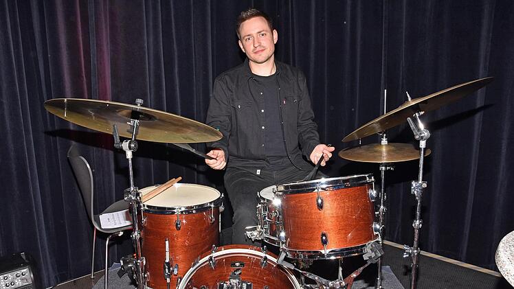 Florian Kettler aus Sand gehört seit 2016 zur Band des Sängers Wincent Weiss, mit der er derzeit auf Deutschlandtournee ist.