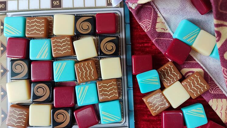 Azul: Meister-Chocolatier: Rezension des Pralinen-Puzzelspiels