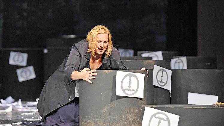 Szene aus Bellinis "Norma" am Landestheater Coburg.Foto: Andrea Kremper