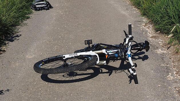 Nach einem Unfall in Mittelfranken starb ein Radfahrer an seinen schweren Verletzungen. Symbolfoto: Hans/Pixabay.com