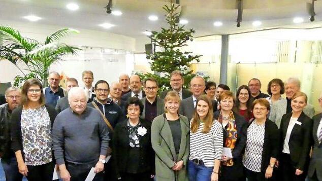 Strahlende Gesichter bei der Spendenübergabe der VR-Bank Oberfranken Mitte mit Bereichsdirektor Gerhard Zettel (rechts) und seiner Stellvertreterin Katrin Pausch (links daneben).  Foto: Dieter Hübner