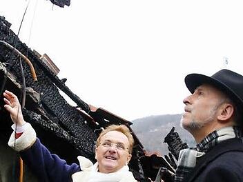 Dort fing das Feuer an: Oberbürgermeister Kay Blankenburg (rechts) und Projektmanager Alfred Jutt.