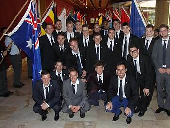 Eine ganz besondere Ehre: Die Bamberger Uni-Fußballer bei einer Lunch-Einladung im Parlament in Sydney.  Foto: p