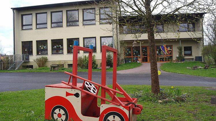 Der Volkerser Kindergarten wird neu gebaut, aber kleiner. Die Feuerwehr bekommt einen neuen Rüstwagen und braucht eine größere Garage. Deshalb gibt es Überlegungen, dass die Feuerwehr das Kindergartengebäude übernimmt. Foto: Stephanie Elm