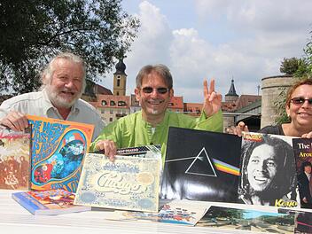 Klaus Christof, Walter Vierrether und Renate Haass sichten schon die Platten fürs Festival.  Foto: Diana Fuchs