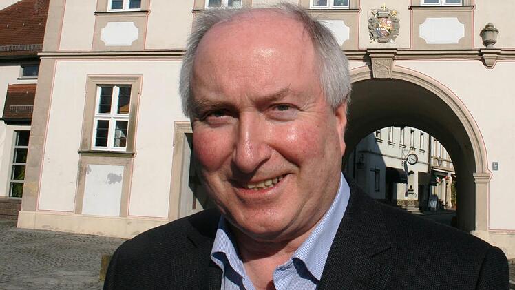 Georg Bogensperger räumt den Chefsessel im Burgebracher Rathaus - nach 24 Jahren. Foto: Elke Pieger