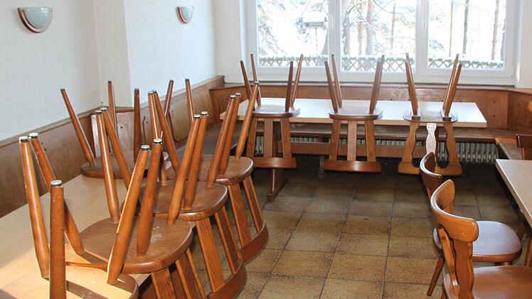 Momentan ruht der Betrieb in den beiden Gasträumen. Die Natur- und Freizeitfreunde suchen einen neuen Pächter für den Ausflugsort - und sie sind optimistisch, dass der Vertrag bis zum Beginn der Wandersaison im Frühjahr unterschrieben sein wird. Foto: Matthias Einwag