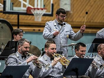 Impressionen vom Auftritt des Heeresmusikkorps Veitshöchheim in der Sporthalle der PestalozzischuleFoto: Jochen Berger