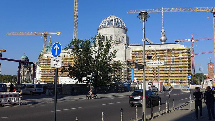 Der Wiederaufbau des Berliner Schlosses, dem bedeutendsten Kulturprojekt Deutschlands, macht große Fortschritte. Foto: Sabine Meißner
