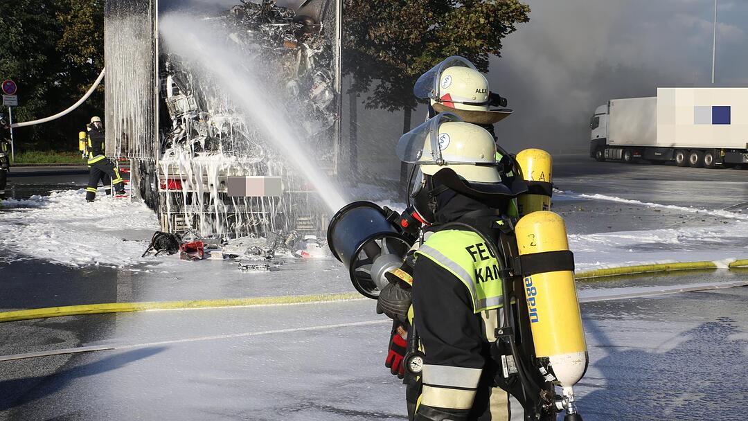 Schwabach: Lkw brannte auf A6