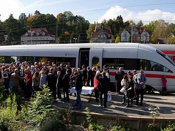Er war ja schon einmal da, der ICE: Die Taufe des "Rödental"-Zuges fand allerdings nur auf der Nahverkehrsstrecke zwischen Coburg und Sonneberg statt. Foto: CT-Archiv