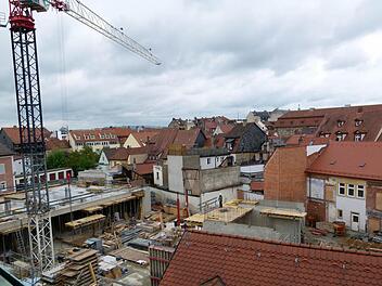 An der Edelstraße entsteht der Erweiterungsbau der Maria-Ward-Schulen mit Turnhallen, Aula und Klassenzimmern. Fotos: Marion Krüger-Hundrup
