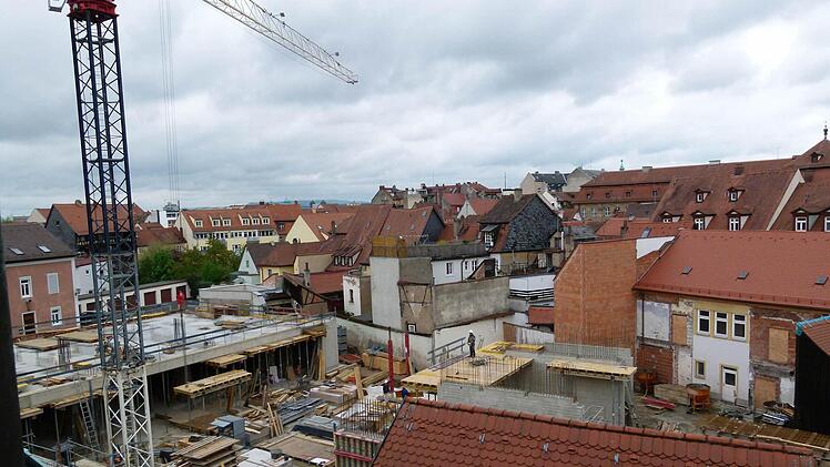 An der Edelstraße entsteht der Erweiterungsbau der Maria-Ward-Schulen mit Turnhallen, Aula und Klassenzimmern. Fotos: Marion Krüger-Hundrup