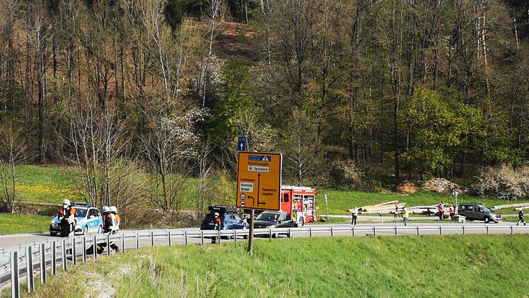 Motorradunfall im Kreis Ansbach: Biker stirbt an der Unfallstelle