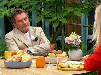 Bei "Volle Kanne" sprach Sänger Thomas Anders über seinen Erfolg mit Modern Talking und die schwierige Zeit danach.