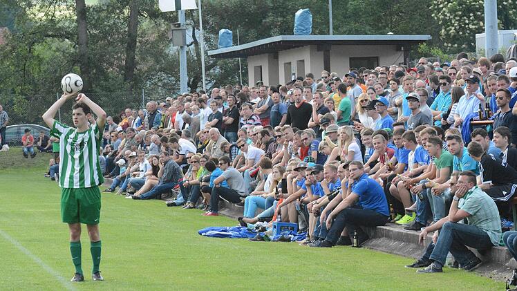 Bestens war die Stimmung in Thulba beim Spiel des SV Machtilshausen gegen den TSV Stangenroth. Foto: ssp