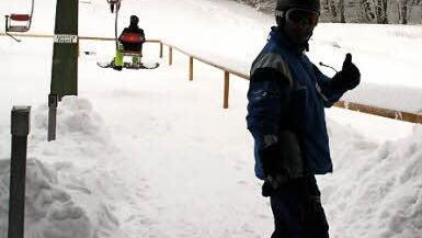 Daumen hoch bei diesem Neuschnee. Foto: Paul Ziegler