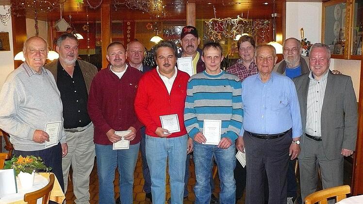 Fünf wurden für 40-jährge Verbandszugehörigkeit geehrt, elf für 25 Jahre.