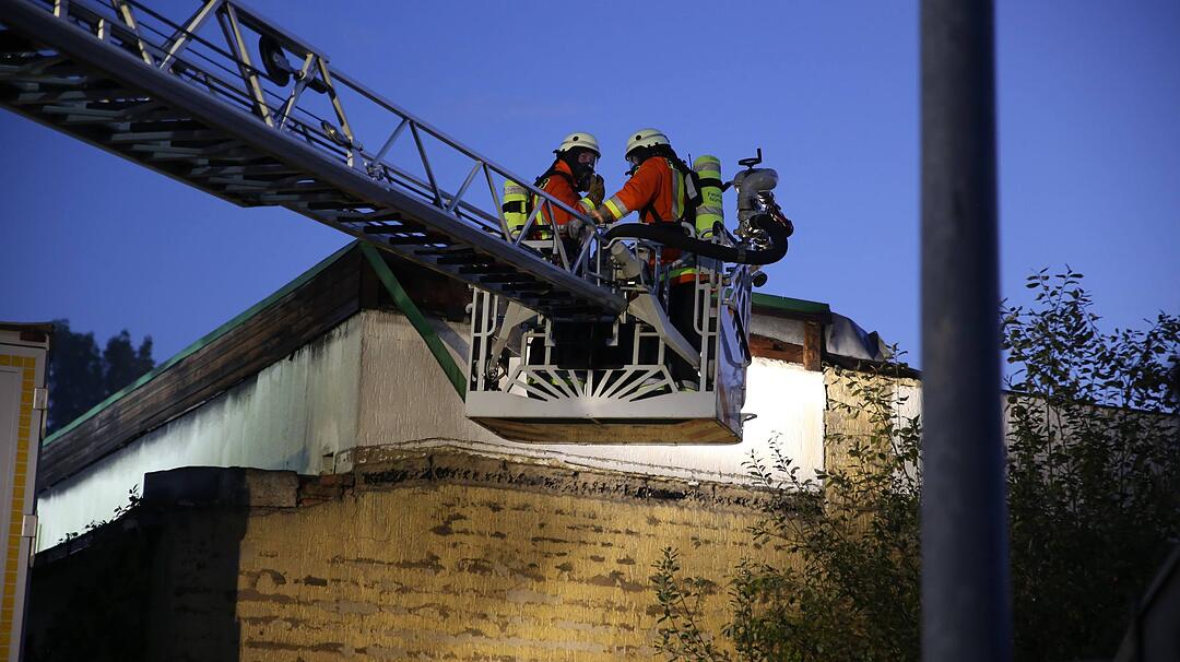 Brand im Gewerbegebiet von Nuernberg