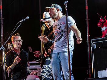 Seiler & Speer begeisterten das Publikum im Schlosshof von Tambach. Foto: Jochen Berger