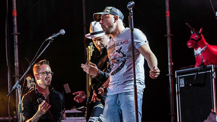Seiler & Speer begeisterten das Publikum im Schlosshof von Tambach. Foto: Jochen Berger
