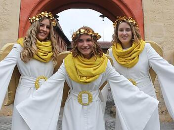 Die neuen Forchheimer Weihnachtsengel (von links): Lena Hofmann (18), Luise Keuchl (16) und Michelle Dippacher (19) Foto: Barbara Herbst