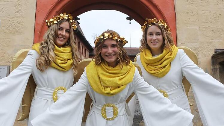 Die neuen Forchheimer Weihnachtsengel (von links): Lena Hofmann (18), Luise Keuchl (16) und Michelle Dippacher (19) Foto: Barbara Herbst