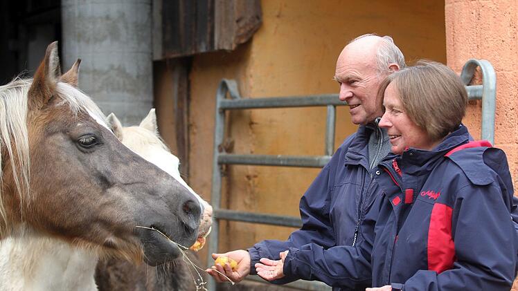 Wenn das Amt Ingeborg und Hermann Hugel die Anerkennung als landwirtschaftlicher Betrieb versagt, steht auch die Pferdehaltung vor dem Aus.
