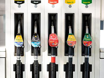 Bayerische Tankstelle gibt Sprit für 1 Cent ab - dann kommt die Polizei