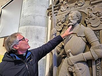 Stefan Lochner hat im Rahmen der Kirchensanierung auch die Epitaphe des Gotteshauses restauriert und einiges &uuml;ber diese Gedenktafeln in Erfahrung gebracht.