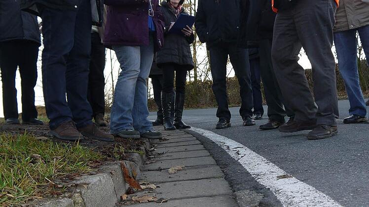 Am "Friedhofsberg" in Ahlstadt konnte man erkennen, dass die CO 4 schon bald saniert werden muss.